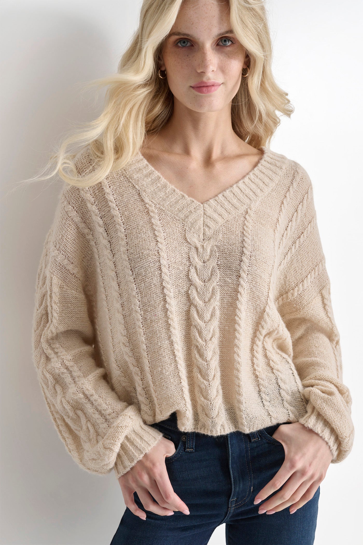 CABLE KNIT V-NECK SWEATER