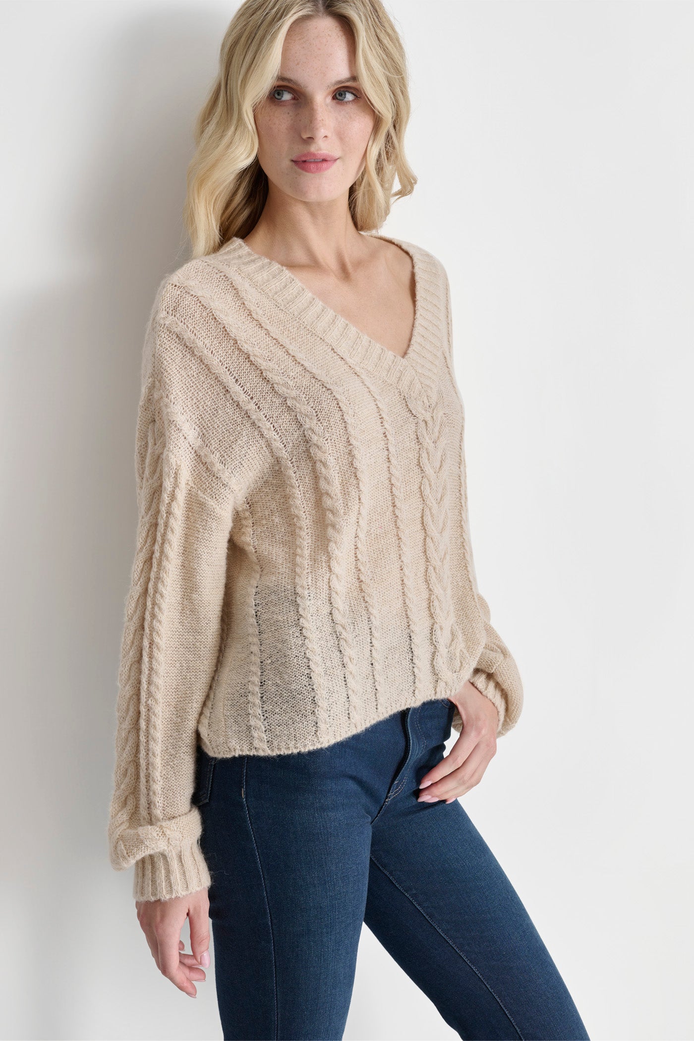 CABLE KNIT V-NECK SWEATER