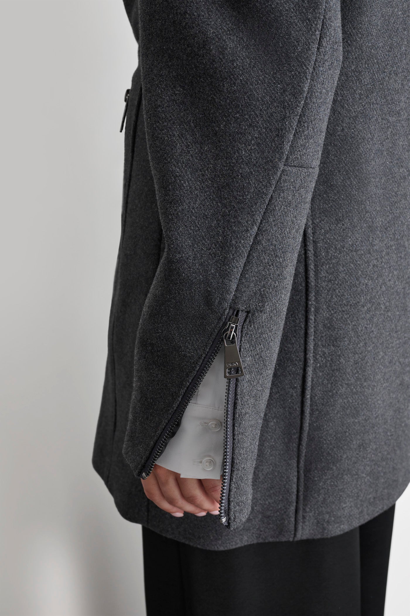 WOOL COAT WITH ZIPPER DETAIL