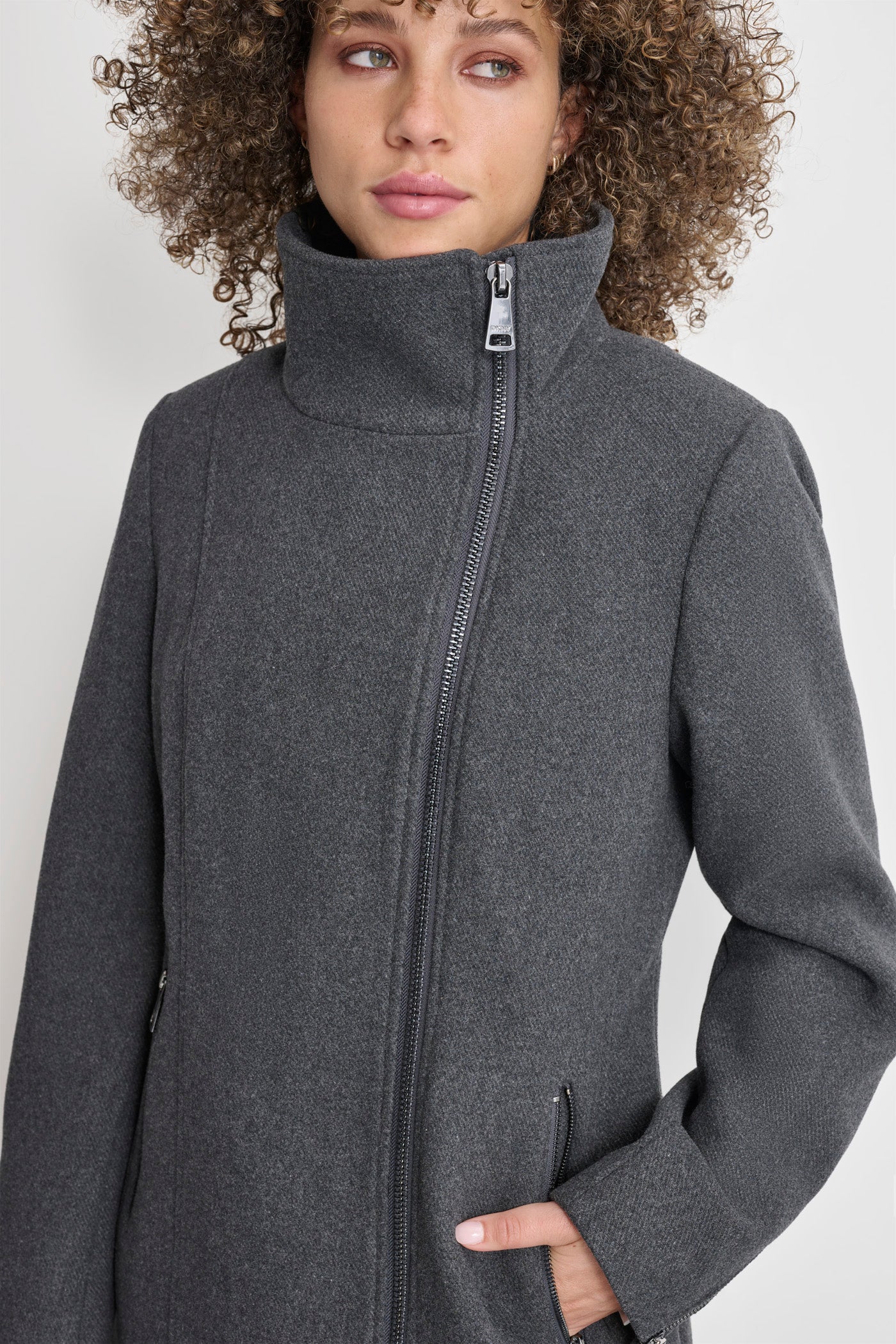 WOOL COAT WITH ZIPPER DETAIL