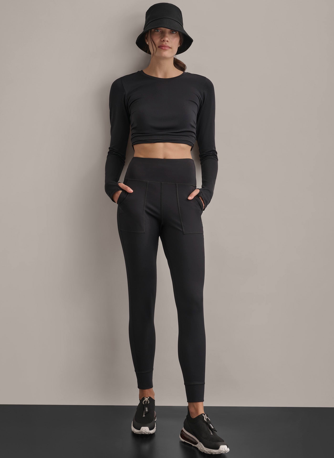 BALANCE COMPRESSION JOGGER WITH POCKETS