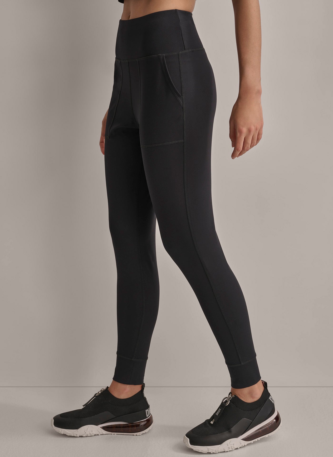 BALANCE COMPRESSION JOGGER WITH POCKETS