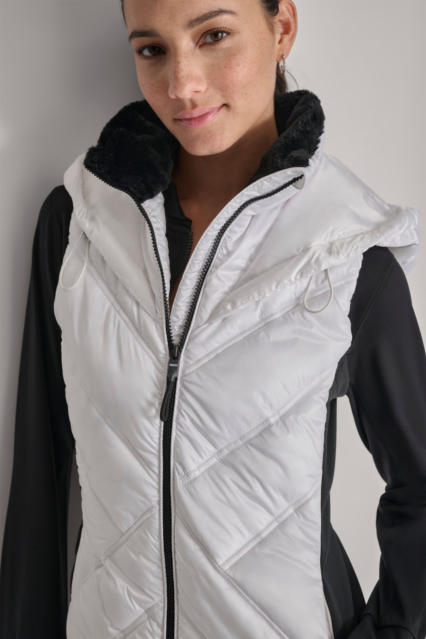 HOODED PUFFER VEST