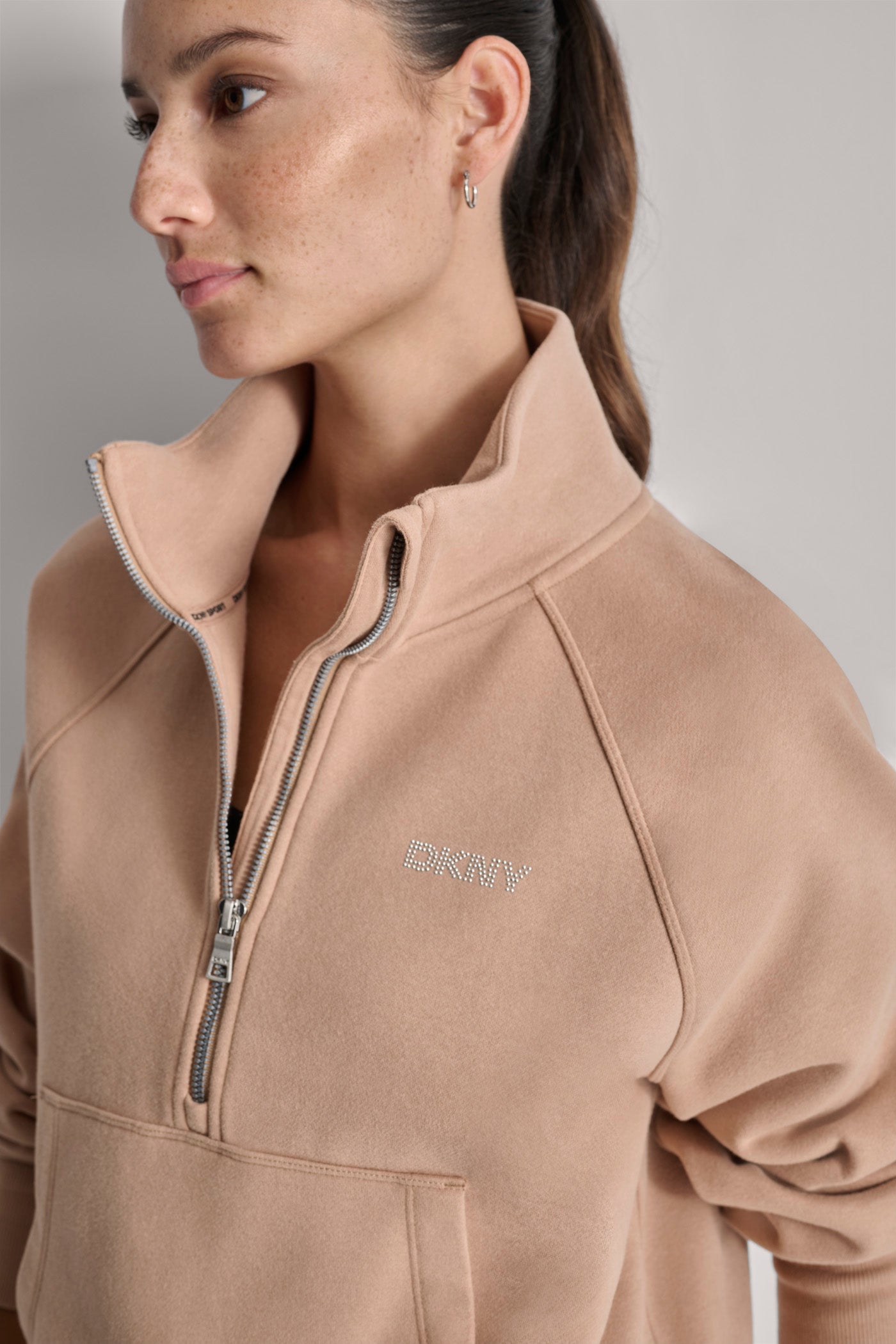 MINI STUD LOGO HALF ZIP PULLOVER