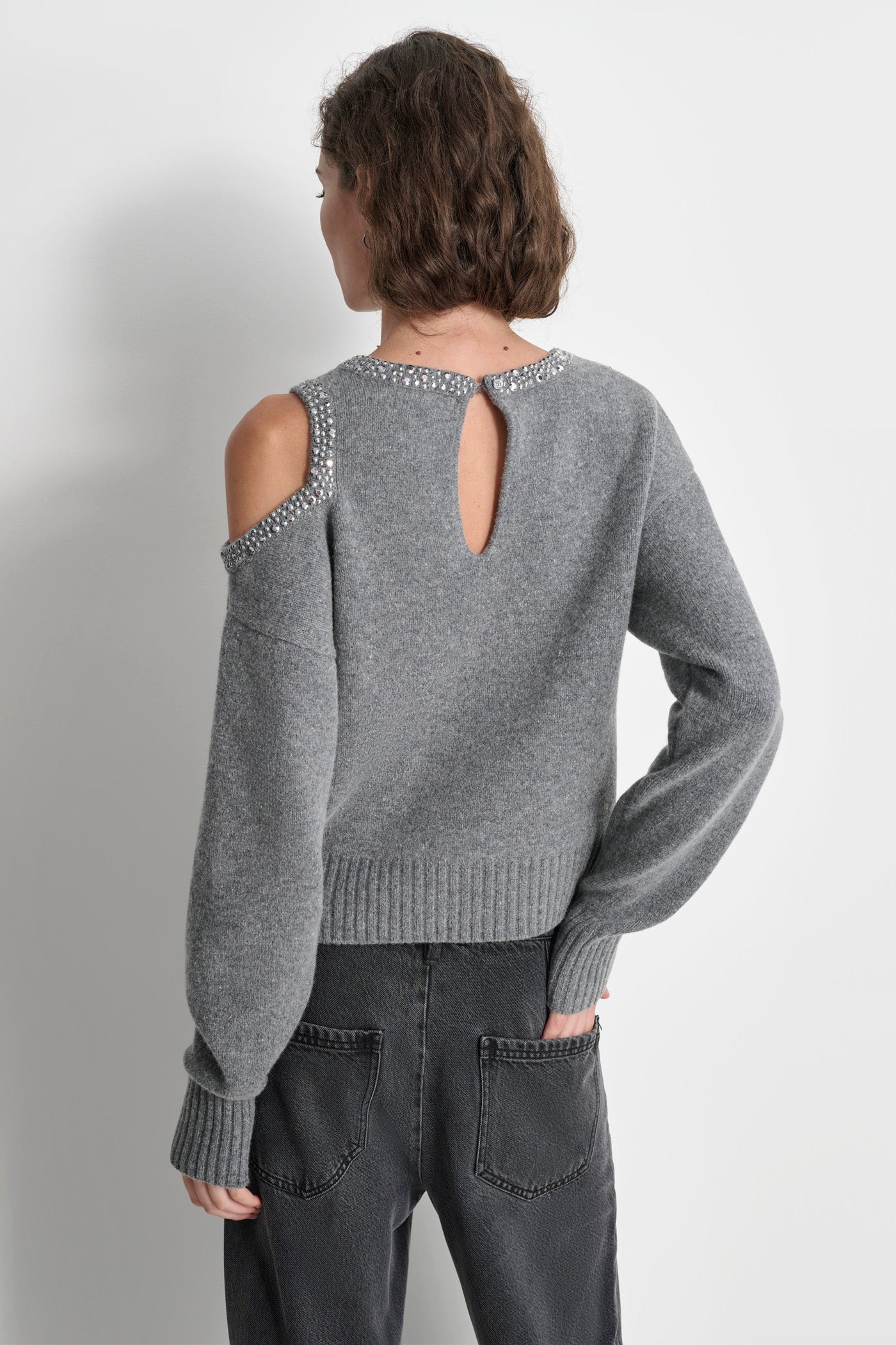 COLD SHOULDER SWEATER DKNY